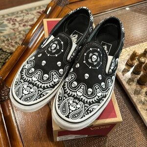 Bandana Skull Slip on Vans Women size 9